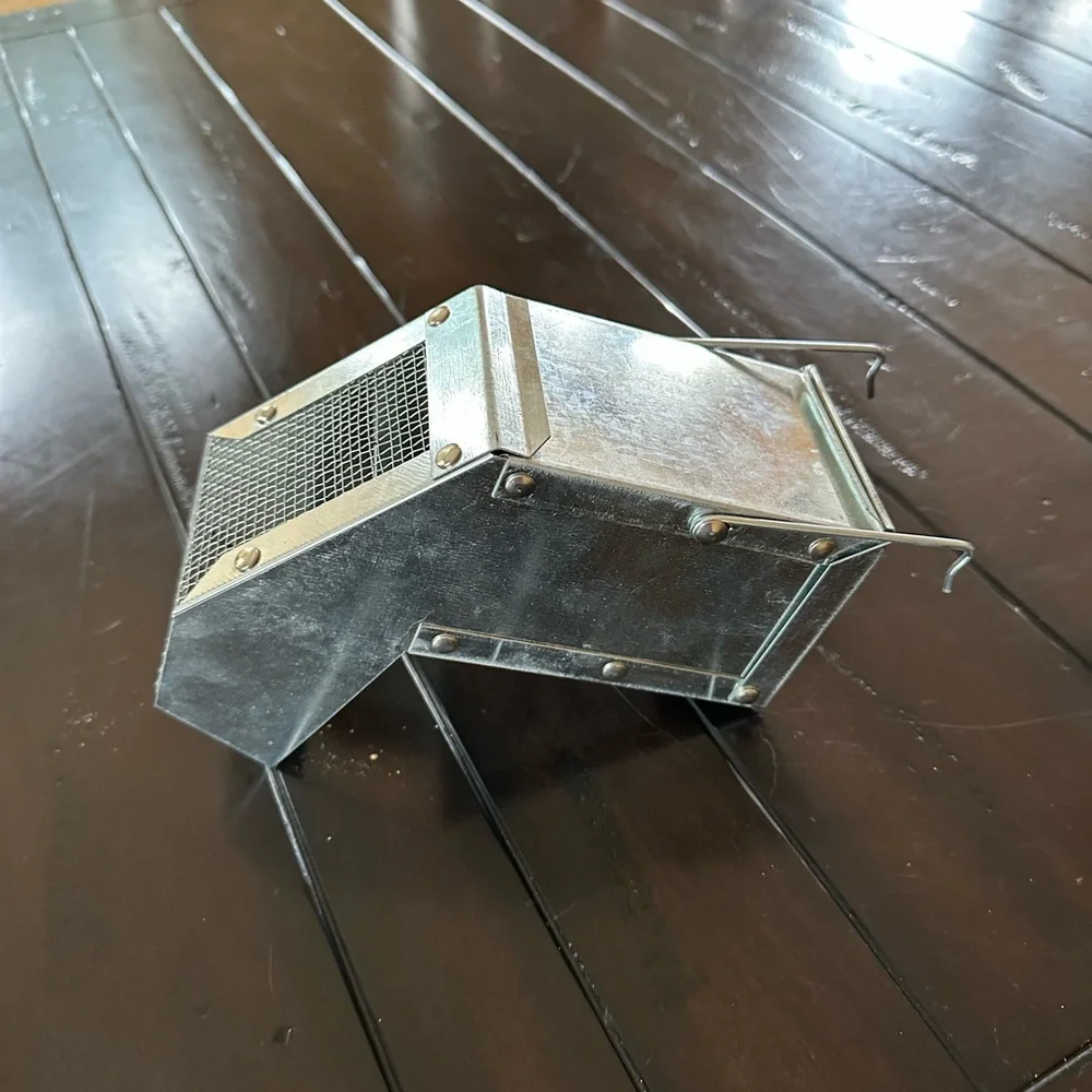 Small animal hanging feeder